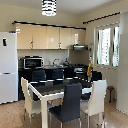 Sunshine Apartment Velipoje